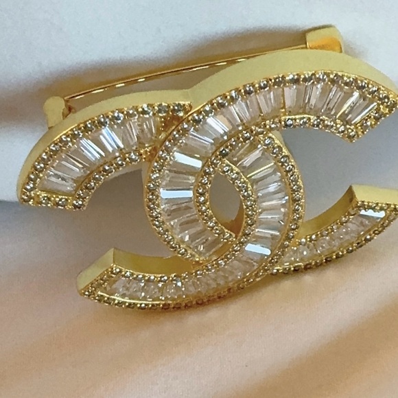 Chanel pin and brooches - Picture 2 of 5